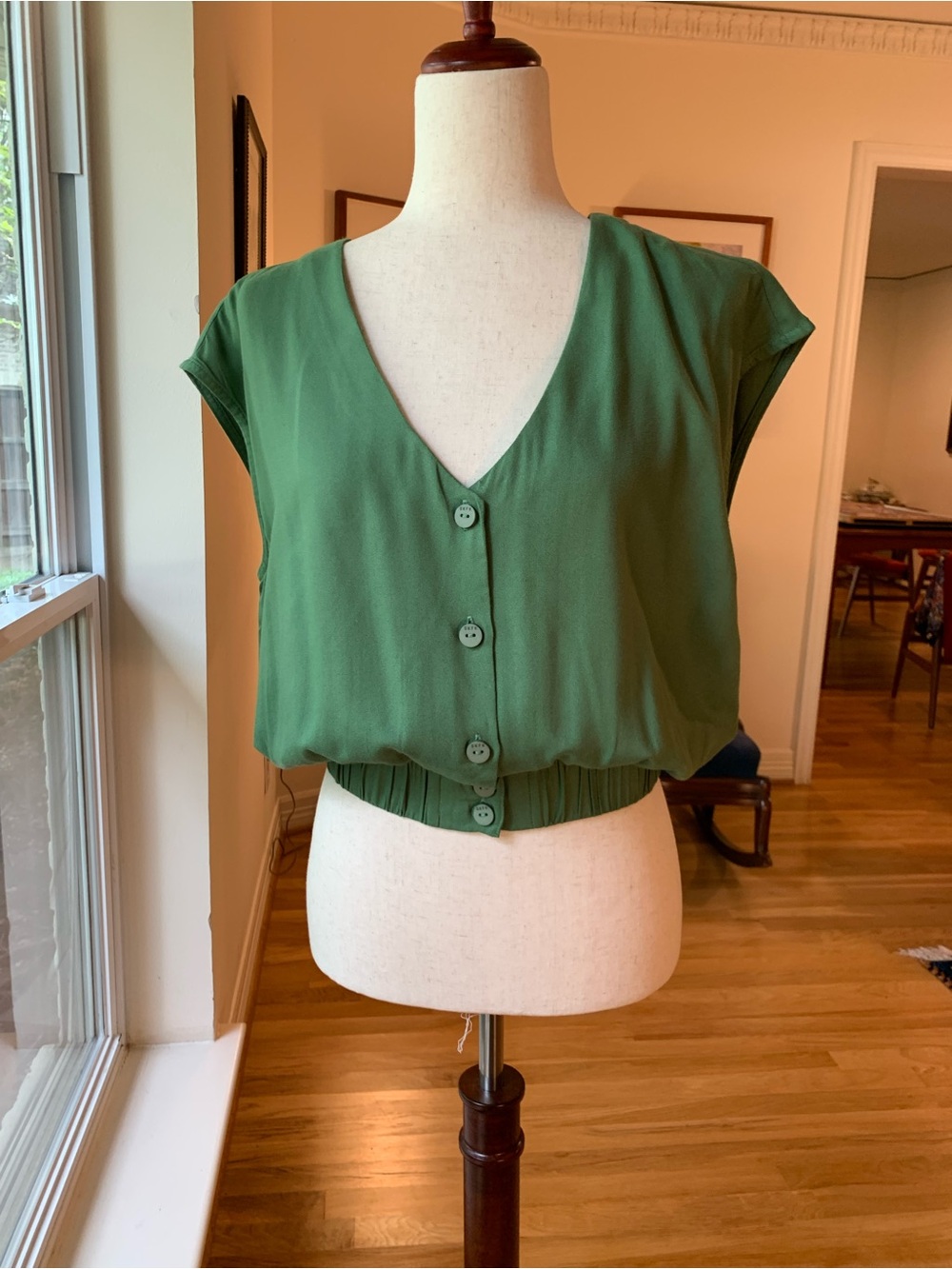 SKFK Basil Green Cropped Button Front Blouse Elastic Hem Cap Sleeve Top Size 6